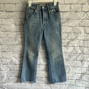 PREOWNED WE THE FREE WOMENS KICK CROP DENIM BUTTON FRONT JEANS SIZE 25
